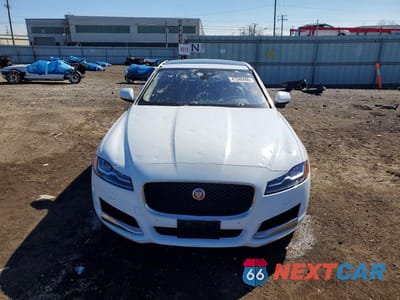 Piąte zdjęcie samochodu w środku: 2018 JAGUAR XF PREMIUM VIN:SAJBJ4FX5JCY59524 - miniatura