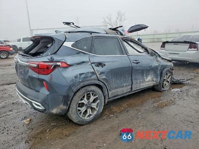 Trzecie zdjęcie samochodu z tyłu: 2021 KIA SELTOS EX VIN:KNDERCAA8M7139665 - miniatura