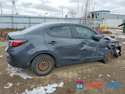 Trzecie zdjęcie samochodu z tyłu: 2016 TOYOTA YARIS VIN:3MYDLBYVXGY103223 - miniatura