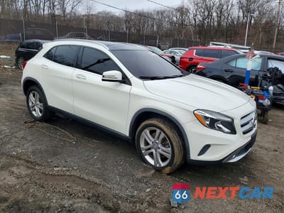 Czwarte zdjęcie samochodu z boku: 2016 MERCEDES-BENZ GLA 250 VIN:WDCTG4EB2GJ240238 - miniatura