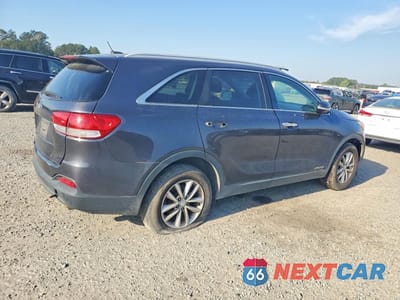 Trzecie zdjęcie samochodu z tyłu: 2018 KIA SORENTO LX V6 VIN:5XYPGDA51JG346680 - miniatura