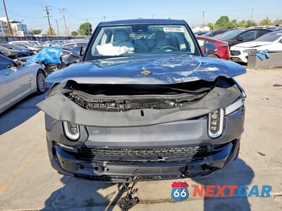 Piąte zdjęcie samochodu w środku: 2023 RIVIAN R1T ADVENTURE VIN:7FCTGAAA4PN001004 - miniatura