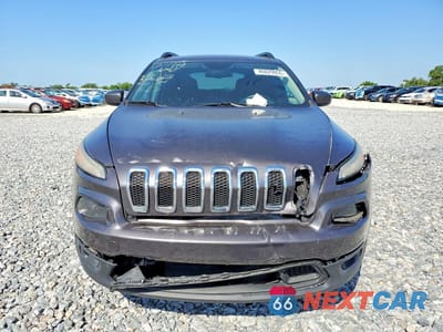 Piąte zdjęcie samochodu w środku: 2016 JEEP CHEROKEE LATITUDE VIN:1C4PJLCS0GW108054 - miniatura