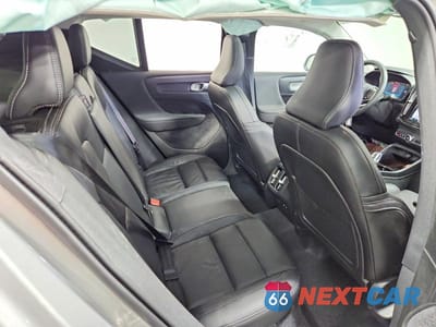 Zdjęcie 11 z 12 samochodu: 2025 VOLVO XC40 PLUS VIN:YV4L12UE6S2600778 - miniatura