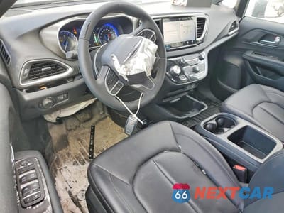 Zdjęcie 8 z 13 samochodu: 2025 CHRYSLER GRAND CARAVAN SXT VIN:2C4RC1ZG1SR611099 - miniatura