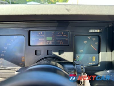 Zdjęcie 8 z 15 samochodu: 1984 CHEVROLET CORVETTE VIN:1G1AY0780E5147284 - miniatura