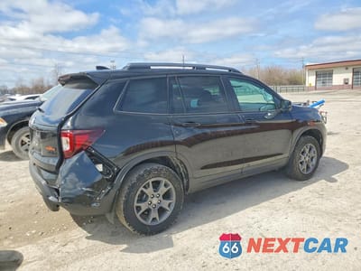 Trzecie zdjęcie samochodu z tyłu: 2025 HONDA PASSPORT TRAIL SPORT VIN:5FNYF8H69SB005498 - miniatura