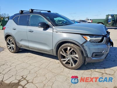 Czwarte zdjęcie samochodu z boku: 2022 VOLVO XC40 T5 R-DESIGN VIN:YV4162UM6N2719399 - miniatura