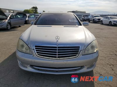 Piąte zdjęcie samochodu w środku: 2007 MERCEDES-BENZ S 550 VIN:WDDNG71X77A085077 - miniatura