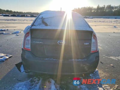 Zdjęcie 6 z 12 samochodu: 2015 TOYOTA PRIUS TWO VIN:JTDKN3DUXF0398903 - miniatura