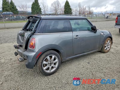 Trzecie zdjęcie samochodu z tyłu: 2010 MINI COOPER S VIN:WMWMF7C58ATZ34551 - miniatura