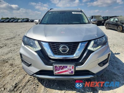 Piąte zdjęcie samochodu w środku: 2019 NISSAN ROGUE SV VIN:KNMAT2MV9KP524464 - miniatura