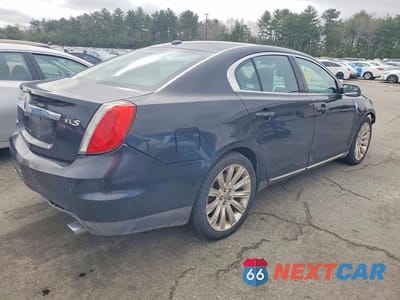 Trzecie zdjęcie samochodu z tyłu: 2011 LINCOLN MKS VIN:1LNHL9DR5BG605113 - miniatura