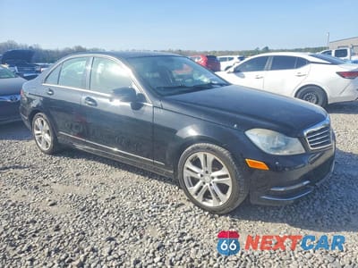 Czwarte zdjęcie samochodu z boku: 2013 MERCEDES-BENZ C 250 VIN:WDDGF4HB1DR259209 - miniatura