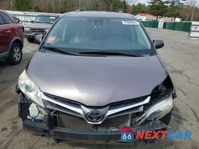 Piąte zdjęcie samochodu w środku: 2020 TOYOTA SIENNA XLE 8-PASSENGER VIN:5TDYZ3DC9LS062075 - miniatura