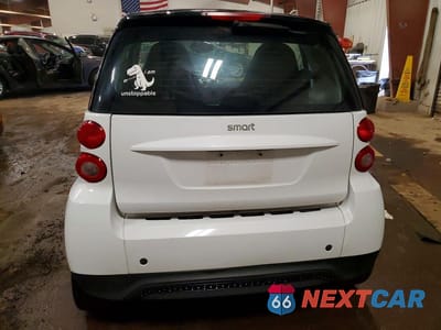 Zdjęcie 6 z 12 samochodu: 2015 SMART FORTWO PURE VIN:WMEEJ3BAXFK791906 - miniatura
