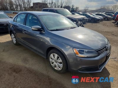 Czwarte zdjęcie samochodu z boku: 2013 VOLKSWAGEN JETTA SE VIN:3VWDP7AJ3DM220097 - miniatura