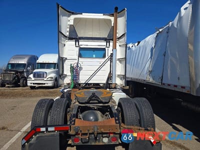 Zdjęcie 9 z 10 samochodu: 2016 VOLVO VNL SEMI TRUCK VIN:4V4N39TGXGN965668 - miniatura