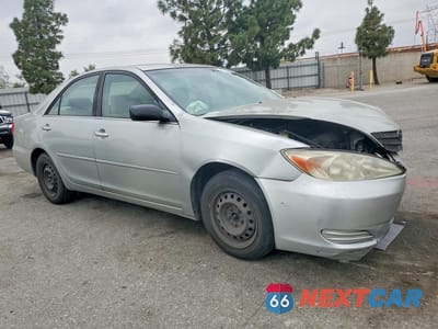 Czwarte zdjęcie samochodu z boku: 2002 TOYOTA CAMRY LE VIN:JTDBE32K420105377 - miniatura