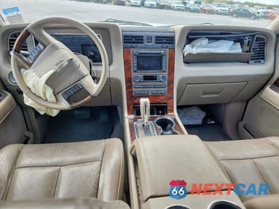 Zdjęcie 8 z 13 samochodu: 2012 LINCOLN NAVIGATOR L VIN:5LMJJ3H51CEL00441 - miniatura