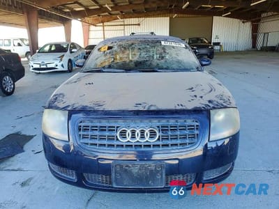 Piąte zdjęcie samochodu w środku: 2002 AUDI TT VIN:TRUTC28N241011250 - miniatura