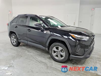 Czwarte zdjęcie samochodu z boku: 2023 TOYOTA RAV4 HYBRID XLE VIN:4T3RWRFV7PU091111 - miniatura