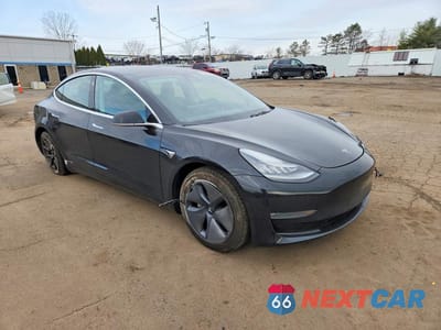 Czwarte zdjęcie samochodu z boku: 2019 TESLA MODEL 3 VIN:5YJ3E1EA8KF400009 - miniatura