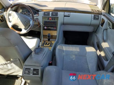 Zdjęcie 8 z 13 samochodu: 2002 MERCEDES-BENZ E 320 4MATIC VIN:WDBJF82J92X072086 - miniatura