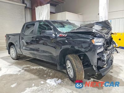Czwarte zdjęcie samochodu z boku: 2021 CHEVROLET SILVERADO K1500 RST VIN:3GCUYEED7MG264742 - miniatura