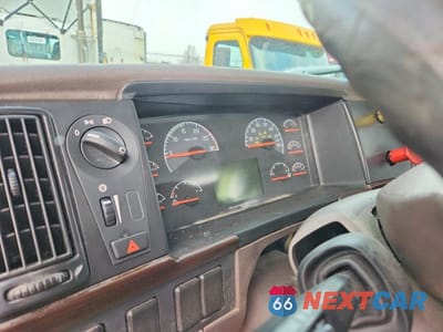 Zdjęcie 8 z 10 samochodu: 2017 VOLVO VNL SEMI TRUCK VIN:4V4N39TGXHN987994 - miniatura