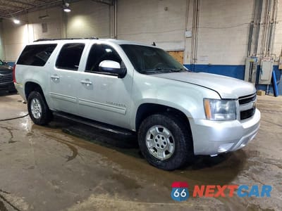 Czwarte zdjęcie samochodu z boku: 2011 CHEVROLET SUBURBAN K1500 LT VIN:1GNSKJE3XBR309170 - miniatura