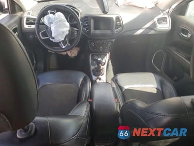 Zdjęcie 8 z 12 samochodu: 2019 JEEP COMPASS LATITUDE VIN:3C4NJDBB9KT813609 - miniatura