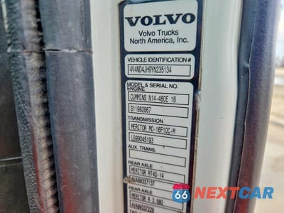 Zdjęcie 10 z 10 samochodu: 2000 VOLVO VN VIN:4V4ND4JH9YN235134 - miniatura