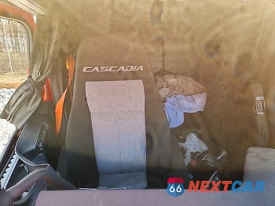 Zdjęcie 6 z 10 samochodu: 2019 FREIGHTLINER CASCADIA 126 SEMI TRUCK VIN:3AKGHHDR2KSKB6568 - miniatura