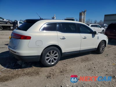 Trzecie zdjęcie samochodu z tyłu: 2014 LINCOLN TOWNHOUSE MKT VIN:2LMHJ5AT7EBL51421 - miniatura