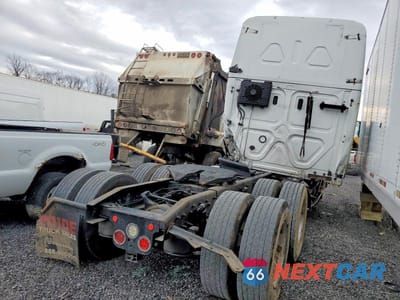 Czwarte zdjęcie samochodu z boku: 2019 FREIGHTLINER CASCADIA 126 SEMI TRUCK VIN:3AKJHHDR7KSKR9361 - miniatura