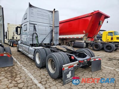 Trzecie zdjęcie samochodu z tyłu: 2020 VOLVO VNL SEMI TRUCK VIN:4V4NC9EH3LN213522 - miniatura