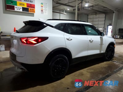 Trzecie zdjęcie samochodu z tyłu: 2022 CHEVROLET BLAZER 3LT VIN:3GNKBJRS1NS156696 - miniatura