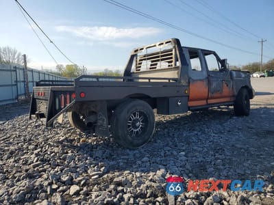 Trzecie zdjęcie samochodu z tyłu: 1997 FORD F250 SUPER DUTY FLATBED TRUCK VIN:1FDHX25F2VEB17060 - miniatura