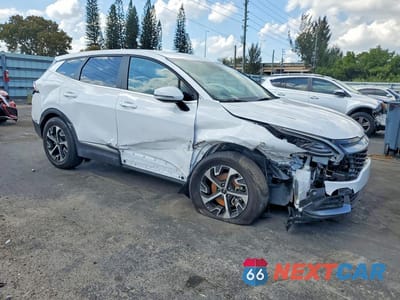 Czwarte zdjęcie samochodu z boku: 2025 KIA SPORTAGE EX VIN:5XYK33DF5SG301649 - miniatura