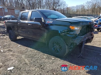 Czwarte zdjęcie samochodu z boku: 2019 CHEVROLET SILVERADO K1500 TRAIL BOSS CUSTOM VIN:1GCPYCEF6KZ367120 - miniatura