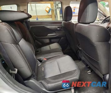 Zdjęcie 11 z 14 samochodu: 2020 MITSUBISHI OUTLANDER ES VIN:JA4AD2A32LZ048896 - miniatura
