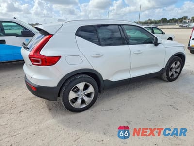 Trzecie zdjęcie samochodu z tyłu: 2022 VOLVO XC40 T5 MOMENTUM VIN:YV4162UK1N2760053 - miniatura