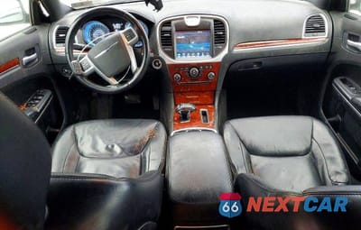 Zdjęcie 8 z 12 samochodu: 2013 CHRYSLER 300 VIN:2C3CCAAGXDH707506 - miniatura