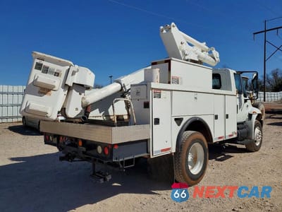Czwarte zdjęcie samochodu z boku: 2007 INTERNATIONAL 4200 BUCKET TRUCK VIN:1HTMPAFL27H340897 - miniatura
