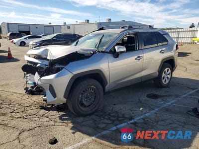 2020 TOYOTA RAV4 LE 2T3K1RFV6LC045720 - główne zdjęcie licytacji z USA - miniatura