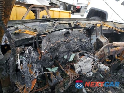 Zdjęcie 9 z 12 samochodu: 2005 GMC SIERRA K2500 HEAVY DUTY VIN:1GTHK24U45E137538 - miniatura