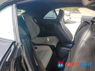 Zdjęcie 10 z 11 samochodu: 2018 FORD MUSTANG VIN:1FATP8UH7J5115101 - miniatura