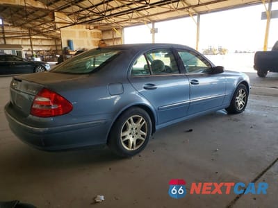 Trzecie zdjęcie samochodu z tyłu: 2004 MERCEDES-BENZ E 320 4MATIC VIN:WDBUF82J44X117578 - miniatura