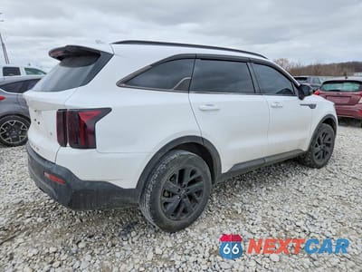 Trzecie zdjęcie samochodu z tyłu: 2021 KIA SORENTO S VIN:5XYRLDLC1MG068609 - miniatura